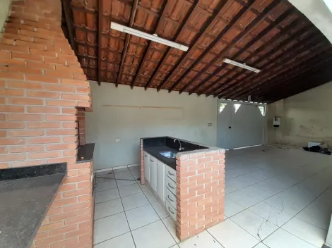 Casa com edícula, varanda com churrasqueira e 04 quartos .