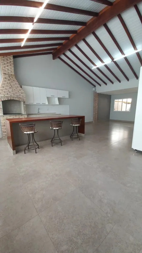 Casa com piscina e área gourmet  - 03 quartos (uma suíte)