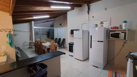 Casa com suíte e área gourmet.