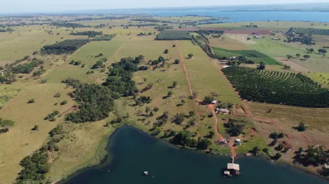 Sítio às margens do Rio Grande.