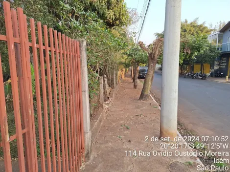 Área de 2.250 m² à venda no centro de Ícem -SP