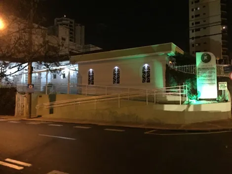 Imóvel comercial em esquina de alto fluxo - 5 salas e acessibilidade.